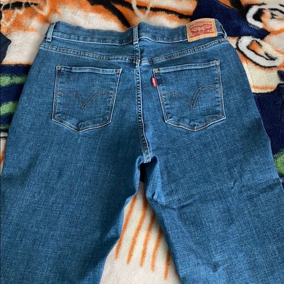 Size 31 Levi jeans - Picture 3 of 3